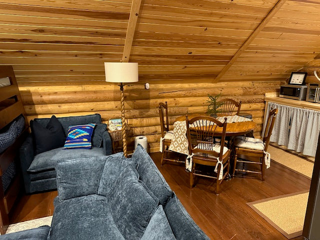 The Smallmouth Bunkhouse at Flint Ridge Resort on the Illinois River