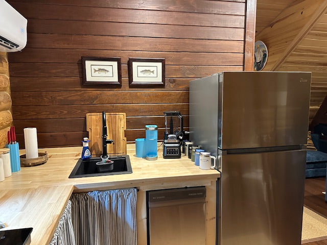 The Smallmouth Bunkhouse at Flint Ridge Resort on the Illinois River